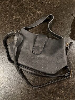 Classic Black Leather Crossbody Bag - Everyday Women’s Shoulder Bag